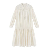 The Autumn Dress Of The Girl Wearing French Folds Sweet Fairy Dress Is Very Thin And Meaty.